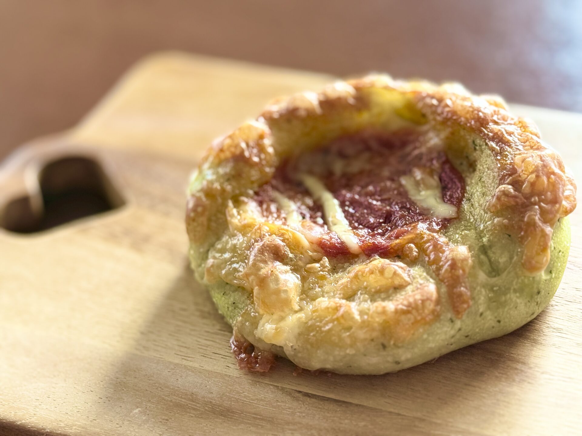 バジル＆完熟トマトのフランスパン